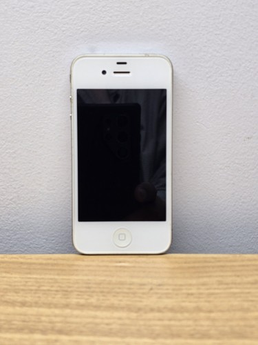 White 8gb apple iphone - 8gb,